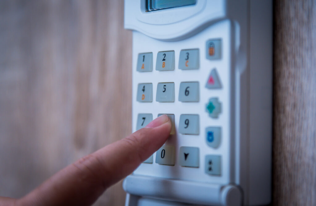 DualCom intruder alarm signalling device providing redundant monitoring paths via GPRS and IP for high-security commercial sites in the Midlands.